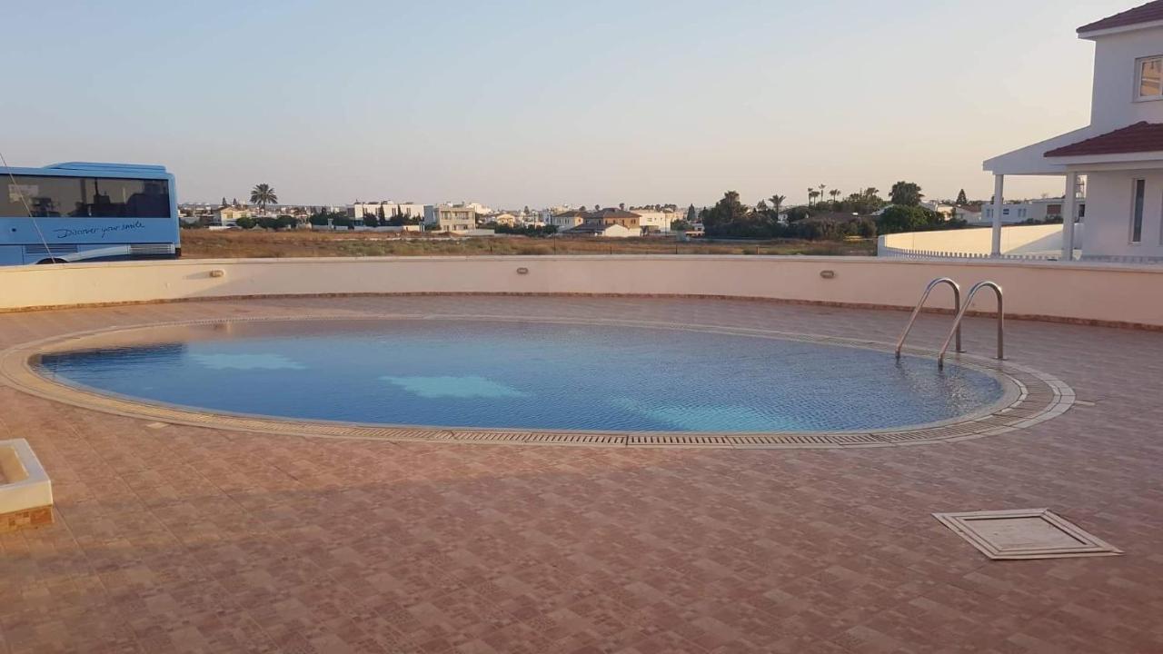 Andris Apartment Paralimni Exterior photo